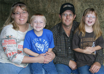 Brian and LaSheil Knowles of LeFlore County Named Young Farm Family of the Year at 2010 Oklaoma Farm Bureau Convention