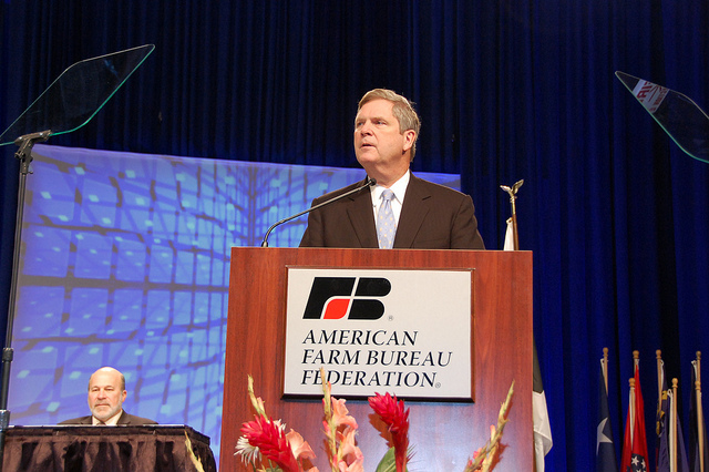 USDA Secretary Vilsack Promises Farm Bureau Convention Goers Full Economic Study on GIPSA Rule