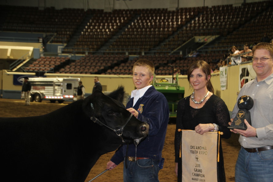 Ryan Stults of Luther FFA Grabs Grand Champion Honors with his Chianina Steer at 2011 OYE