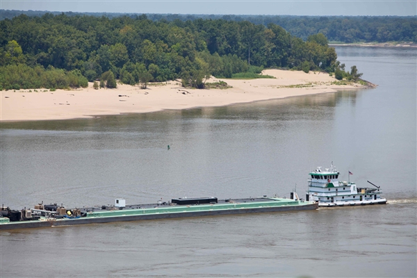 Mississippi River Within a Week of Shutting Down Barge Traffic Between St Louis and Cairo