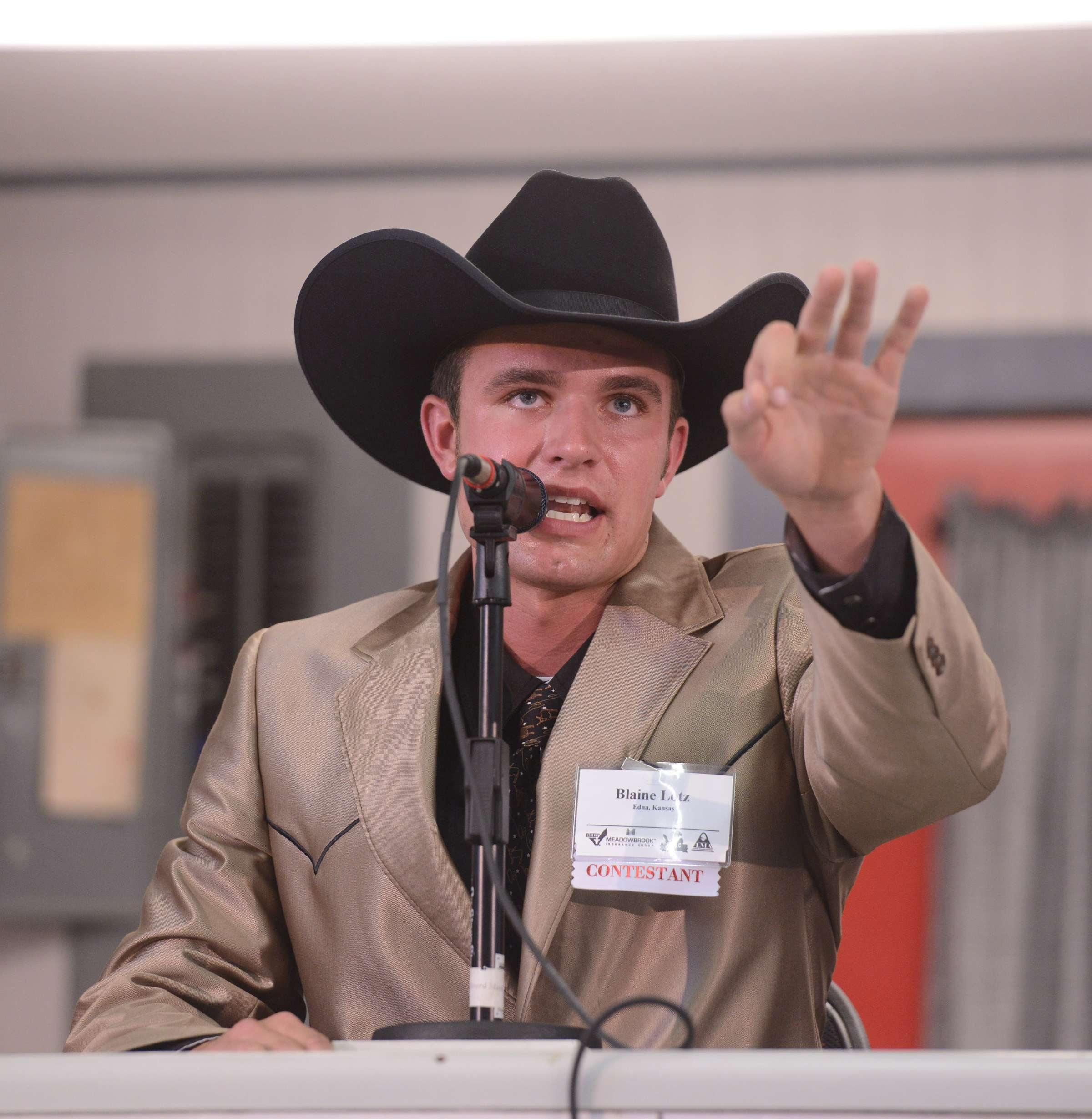 Blaine Lotz Takes Title at LMA�s 51st World Livestock Auctioneer Championship