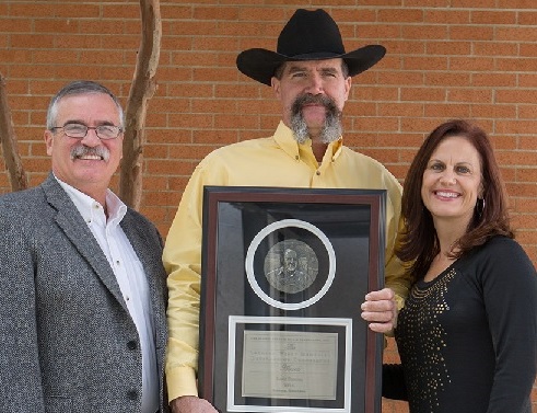 Ardmore Rancher Receives 2014 Leonard Wyatt Award