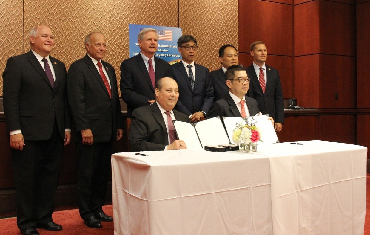 Taiwan Goodwill Mission Signs Letter of Intent for U.S. Wheat Purchases