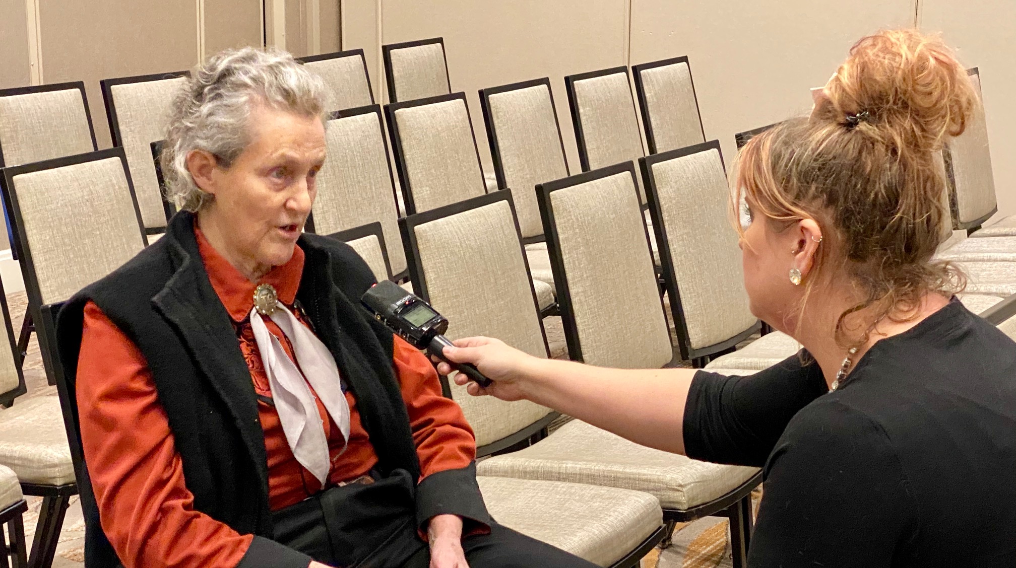 Dr. Temple Grandin Offers Advice on Cattle Handling 