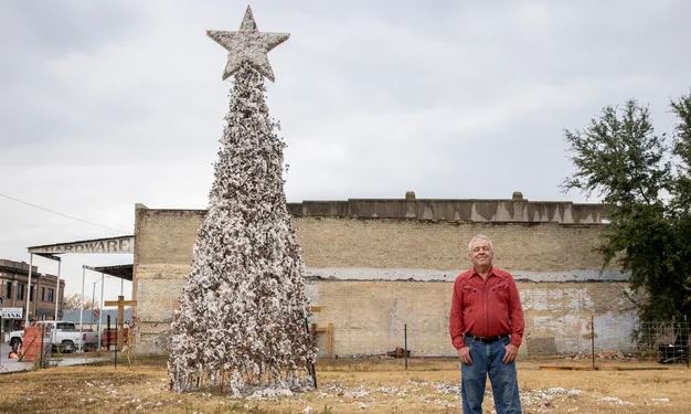 AUSTIN AMERICAN-STATESMAN: 24-Foot Christmas Tree Decorated Only with Cotton